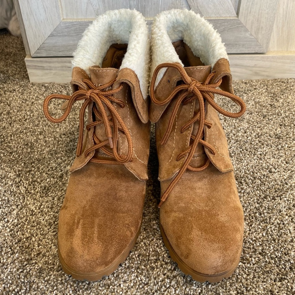 Nautica Tan platform faux shearling booties size 8.5